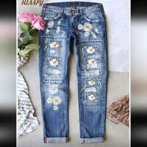 Daisy Embroidered Distressed Boyfriend Jeans - Blue